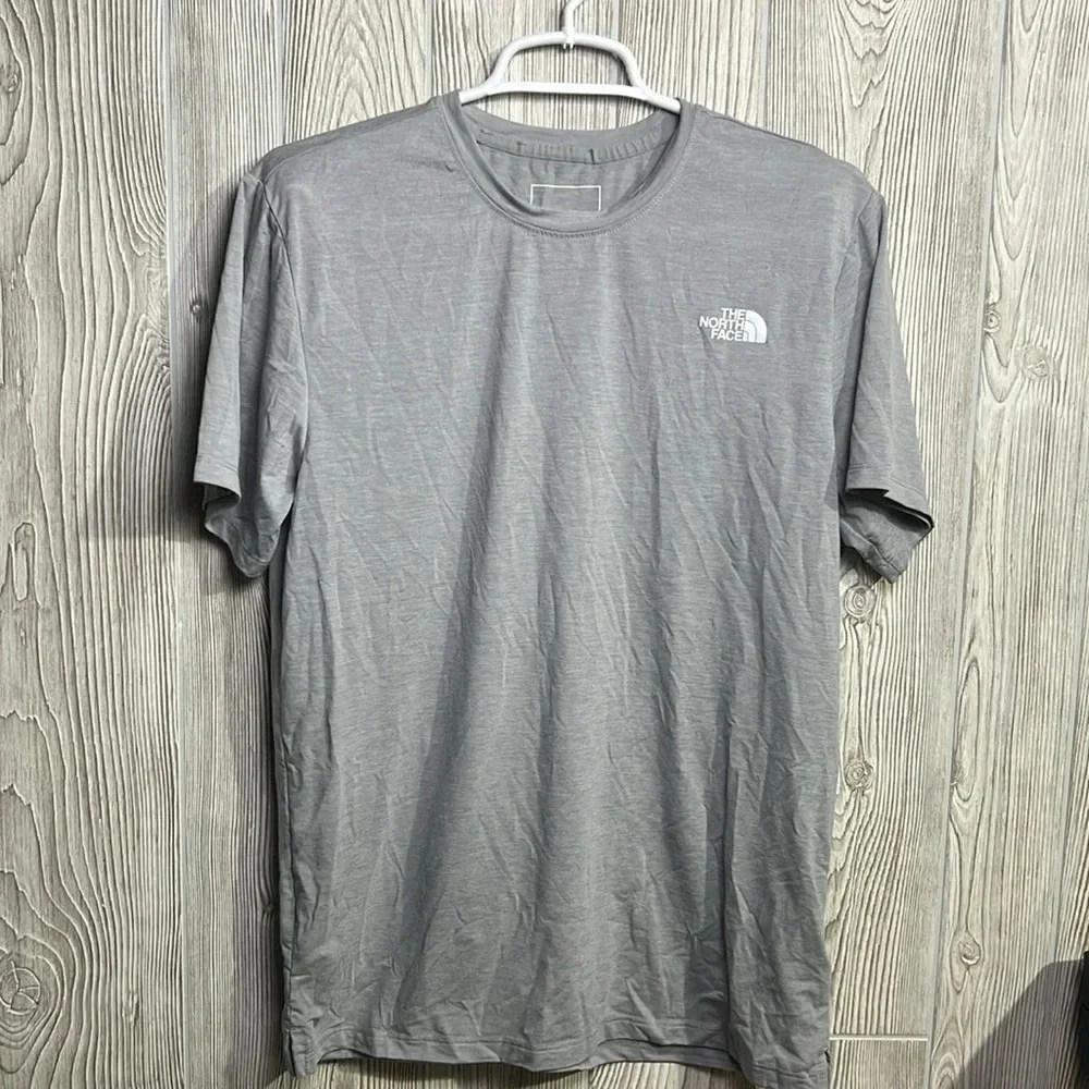 Men's Northface Lightweight Gray Tee Shirt Size Small